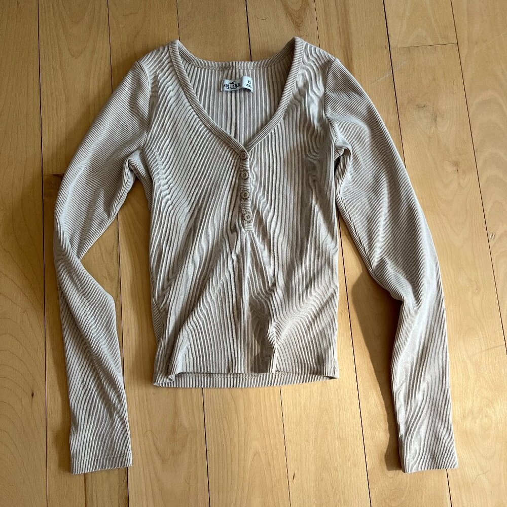 Hollister ribbed long sleeve buttoned shirt